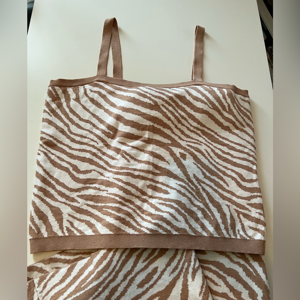 Sofia by Sofia Vergara Zebra Print 2 Piece-set - Tan and White. Plus and Curve.